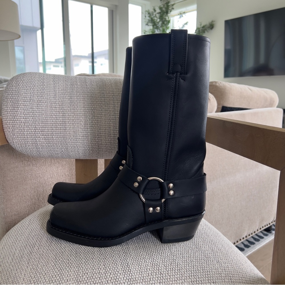 NWOB Frye Harness 12R Leather Moto Boots in Black - Picture 4 of 10